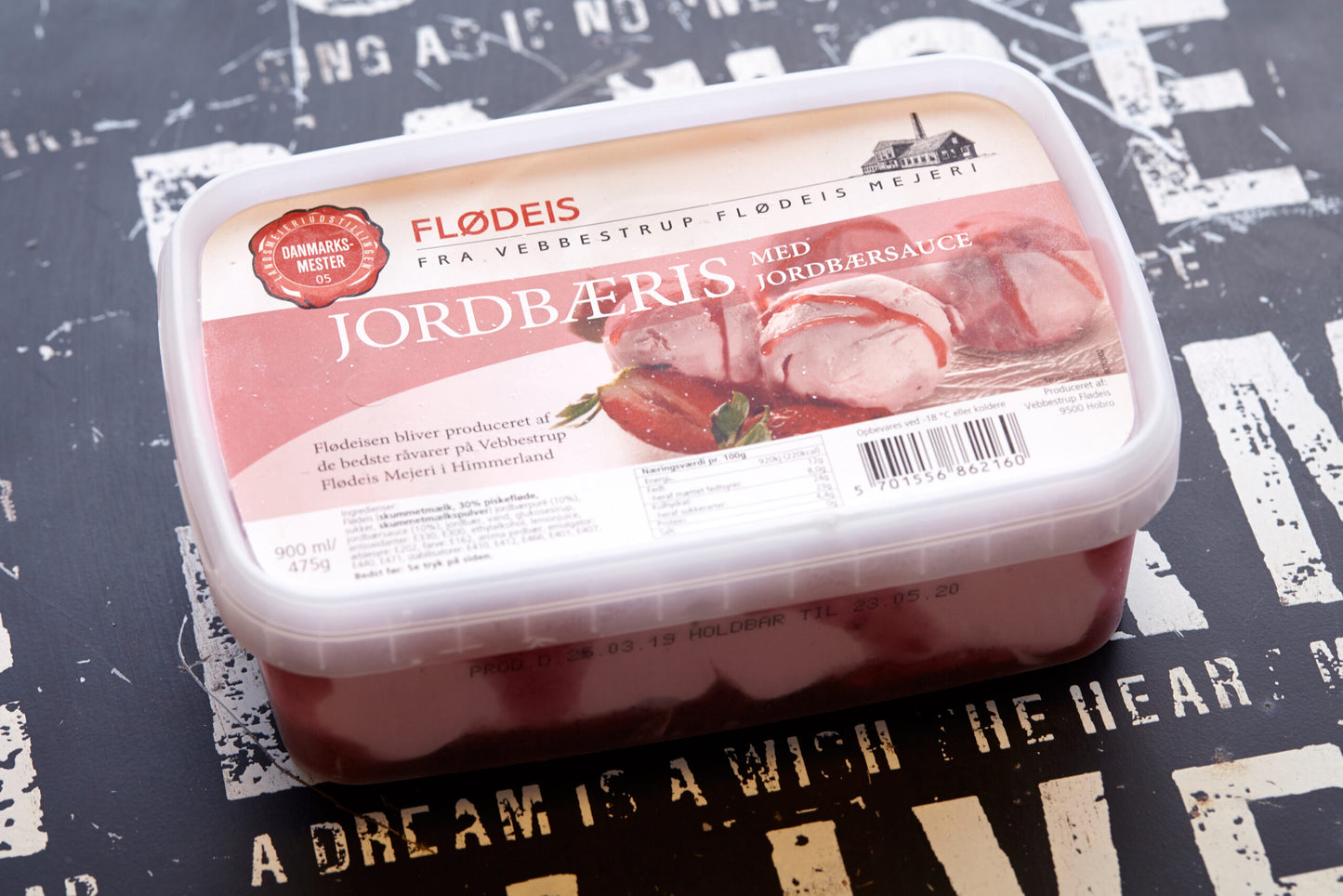 Jordbæris m. jordbærsauce