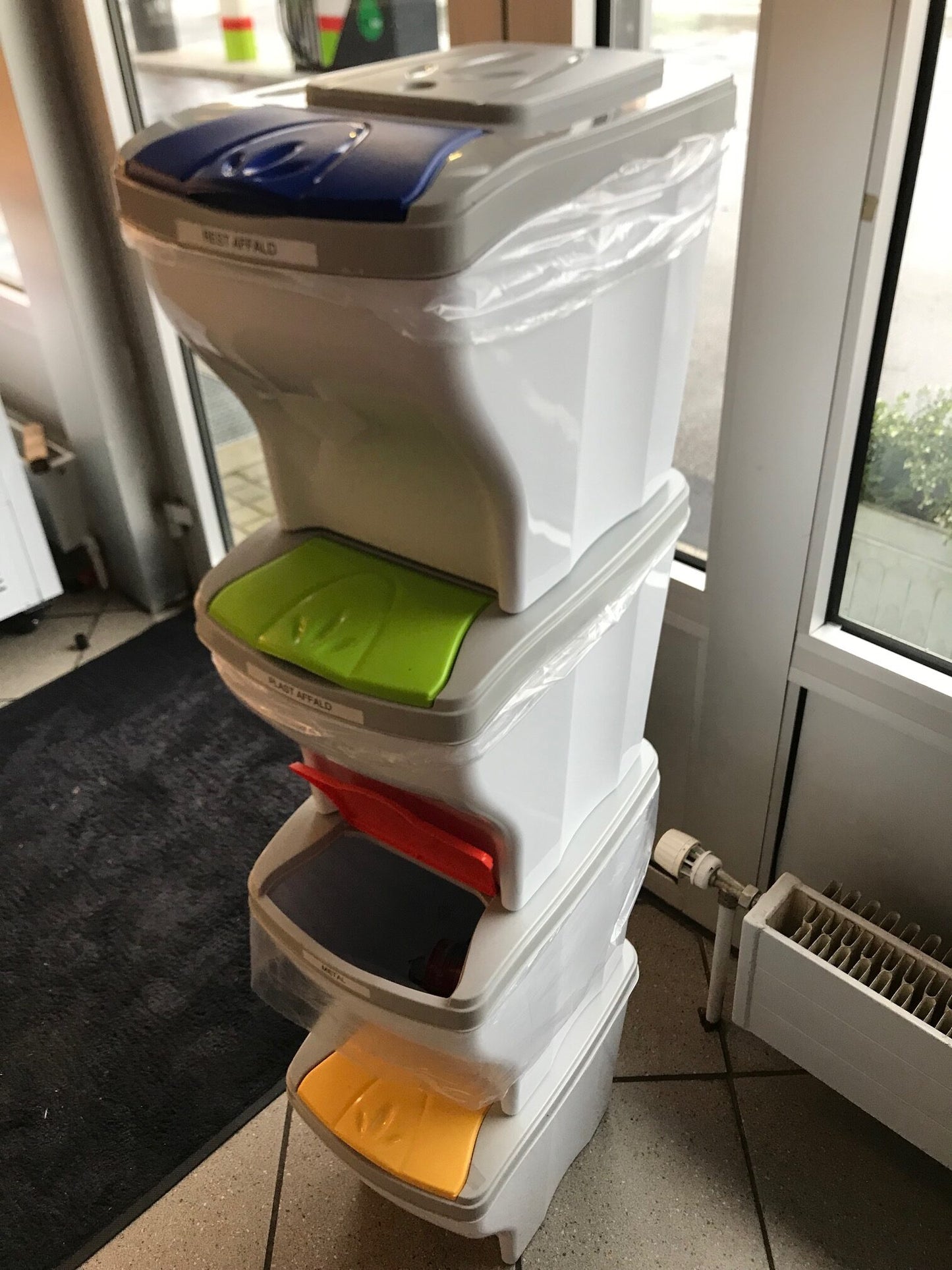 Sæt med 4 affaldsbeholdere